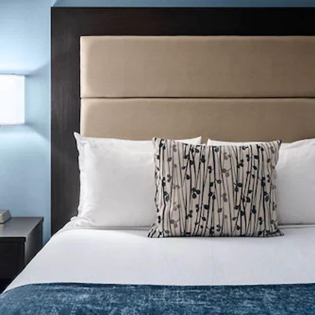 Ottawa Embassy Hotel & Suites Екстер'єр фото