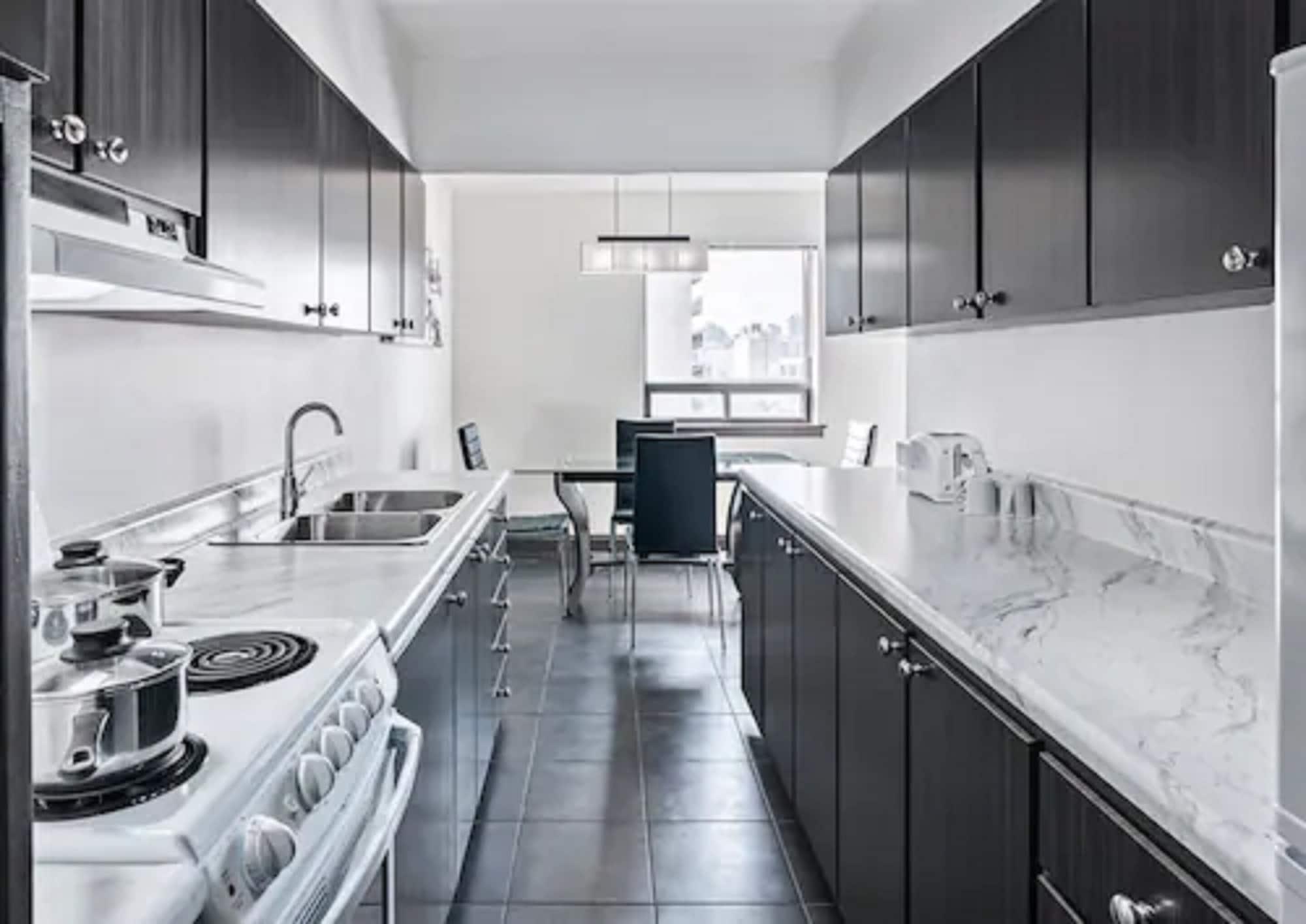 Ottawa Embassy Hotel & Suites Екстер'єр фото