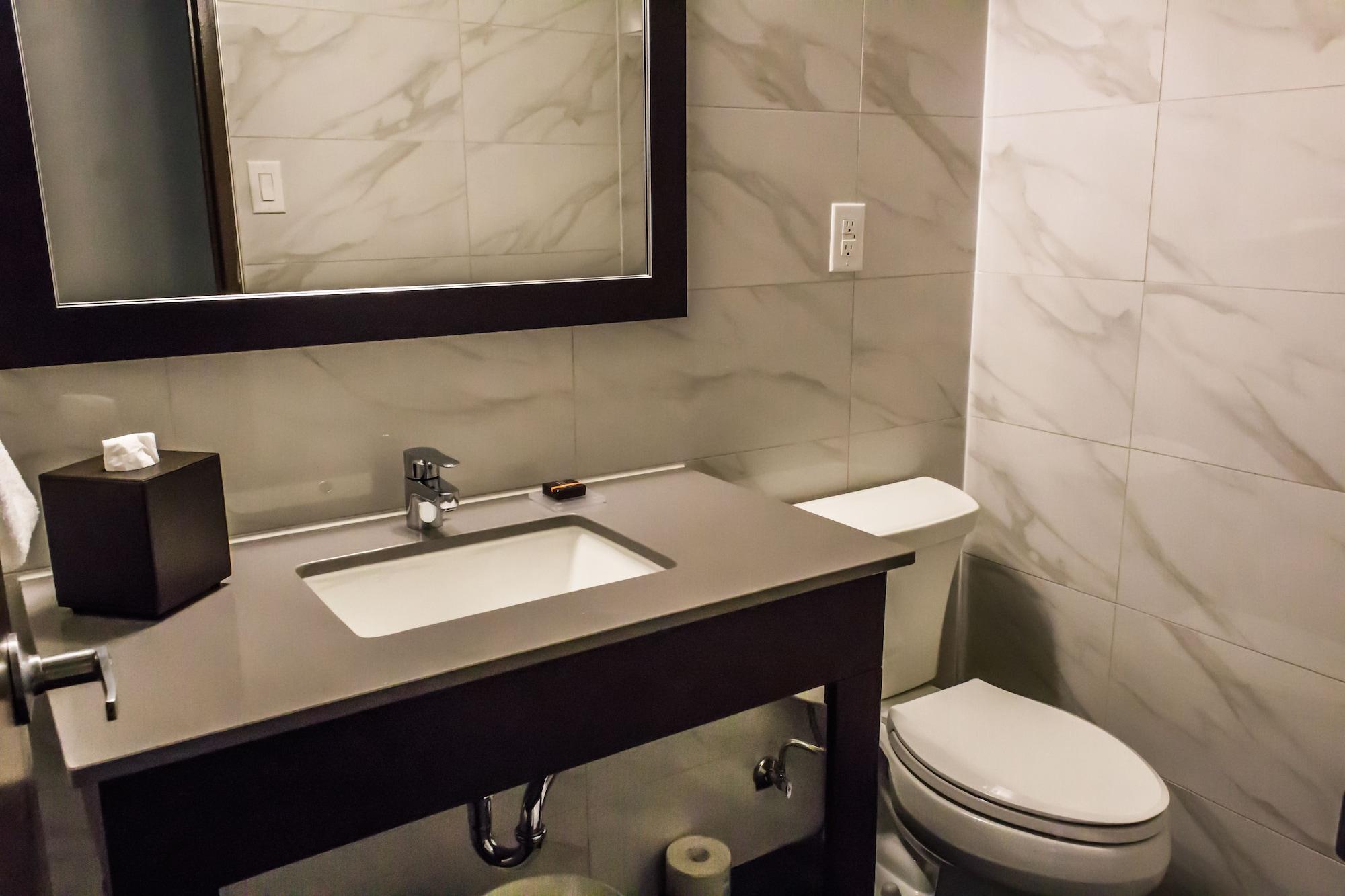Ottawa Embassy Hotel & Suites Екстер'єр фото