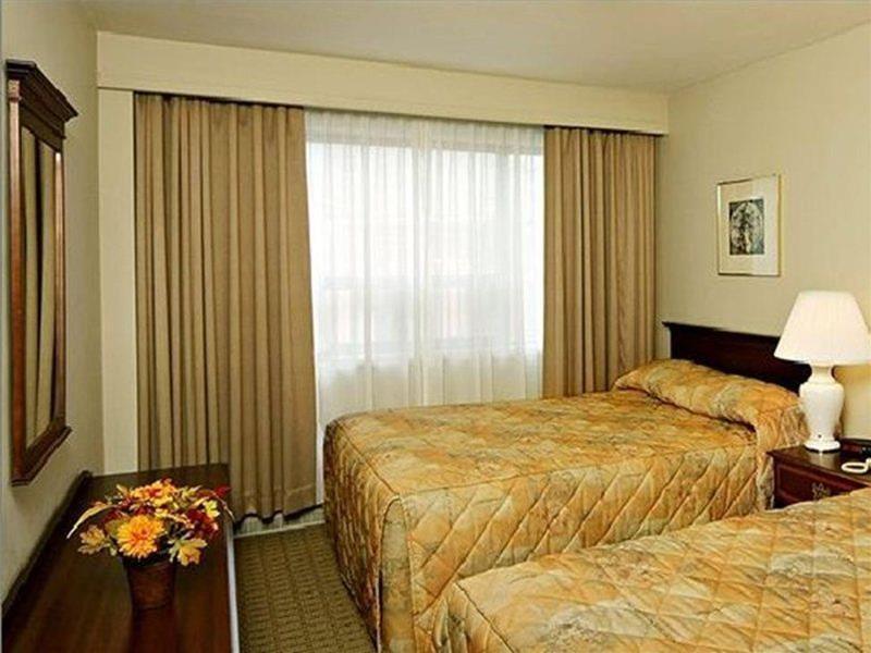 Ottawa Embassy Hotel & Suites Екстер'єр фото